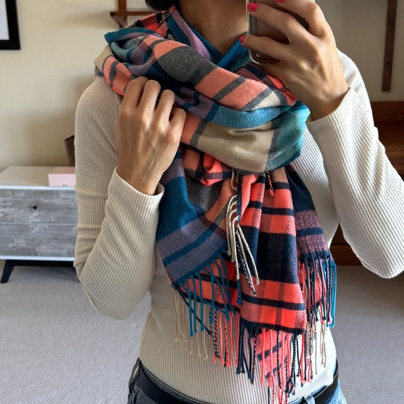 Soft Oversized Blanket Scarf - Picture 2 of 8